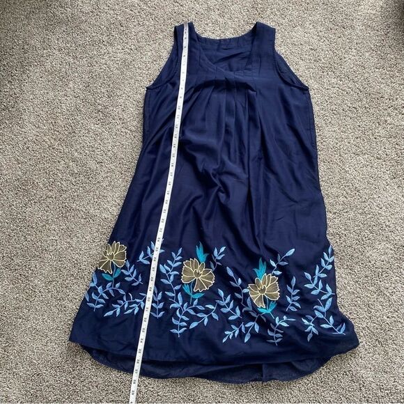 LIÈBO | sleeveless dress with embroidered detail - Picture 10 of 10